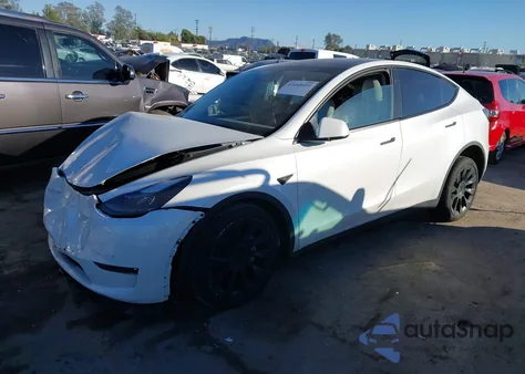 2024 Tesla Model Y Long Range Dual Motor All-Wheel Drive из США, поврежденный, VIN 7SAYGDEE5RF067818